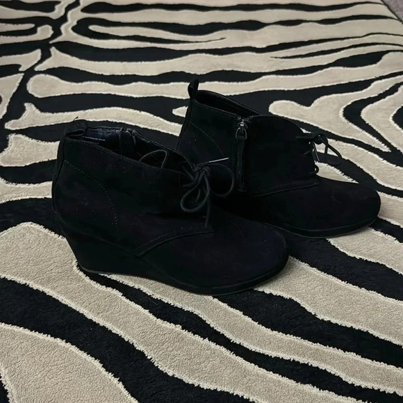 Dolce Vita Booties - Picture 4 of 7